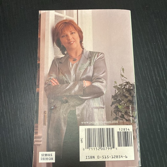 Nora Robert’s - Tears Of The Moon - Picture 2 of 5